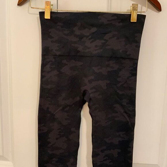 Spanx Look at Me Now Black Grey Camo Ankle Slimming Leggings Small - Picture 4 of 11